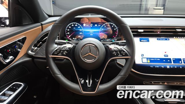 Mercedes-Benz E-Class 2025 — photo 13