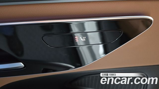 Mercedes-Benz E-Class 2025 — photo 18