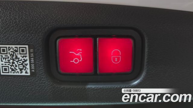 Mercedes-Benz E-Class 2025 — photo 19
