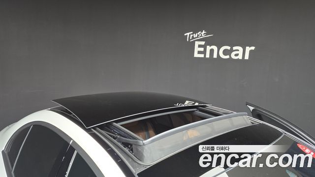 Mercedes-Benz E-Class 2025 — photo 20