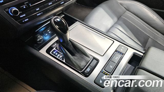 Hyundai Genesis 2015 — photo 9
