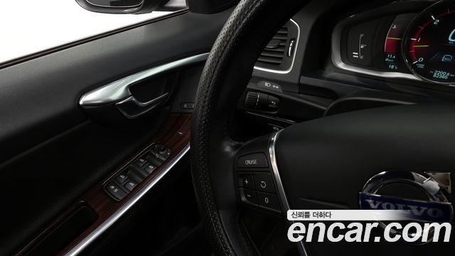 Volvo S60 2014 — photo 17
