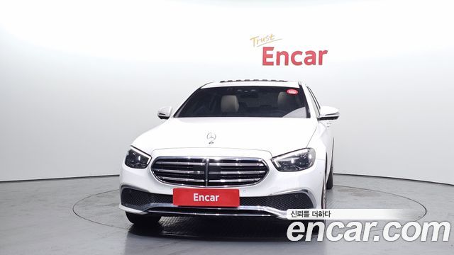 Mercedes-Benz E-Class 2022 — photo 3