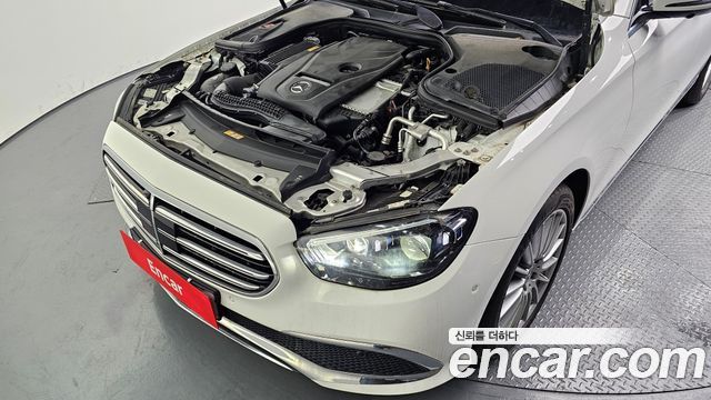 Mercedes-Benz E-Class 2022 — photo 6