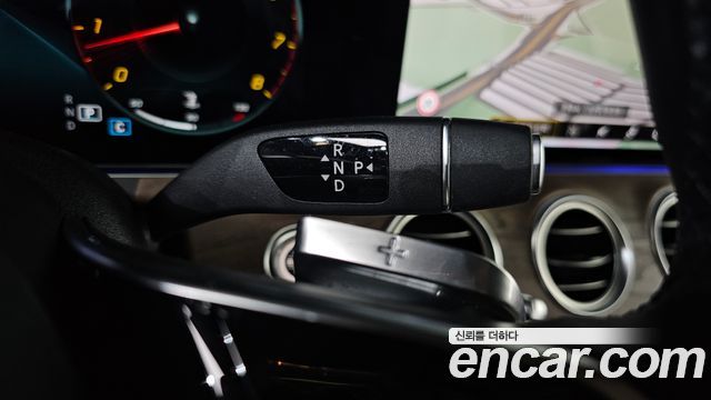 Mercedes-Benz E-Class 2022 — photo 9