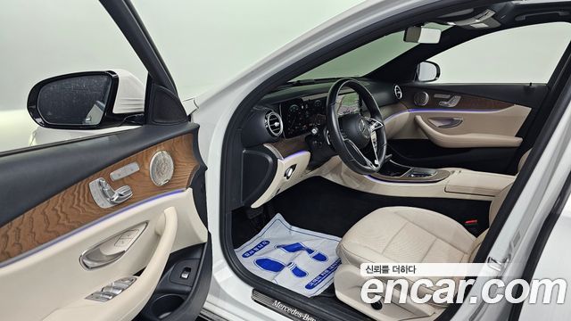Mercedes-Benz E-Class 2022 — photo 10