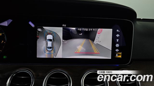 Mercedes-Benz E-Class 2022 — photo 17