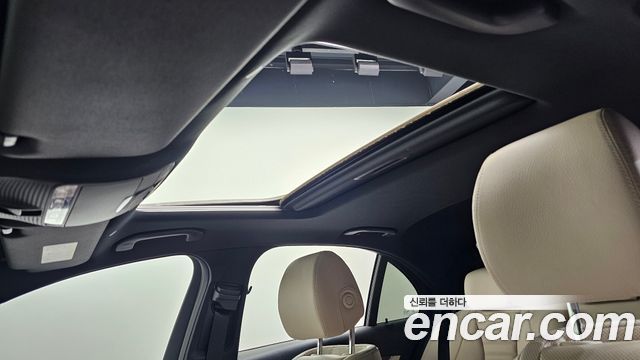 Mercedes-Benz E-Class 2022 — photo 19