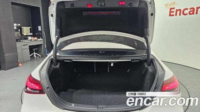 Mercedes-Benz E-Class 2022 — photo 20