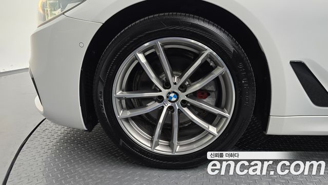 BMW 5-Series 2017 — photo 5