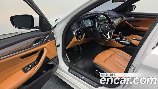 BMW 5-Series 2017 — photo 11