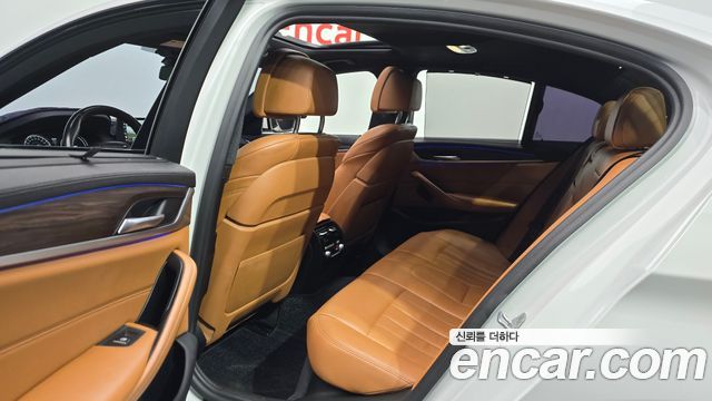 BMW 5-Series 2017 — photo 12