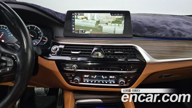 BMW 5-Series 2017 — photo 15