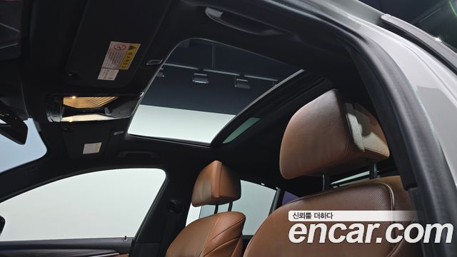 BMW 5-Series 2017 — photo 19