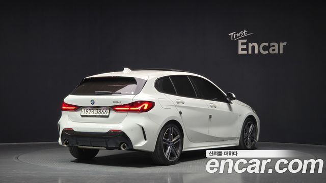 BMW 1-Series 2021 — photo 2