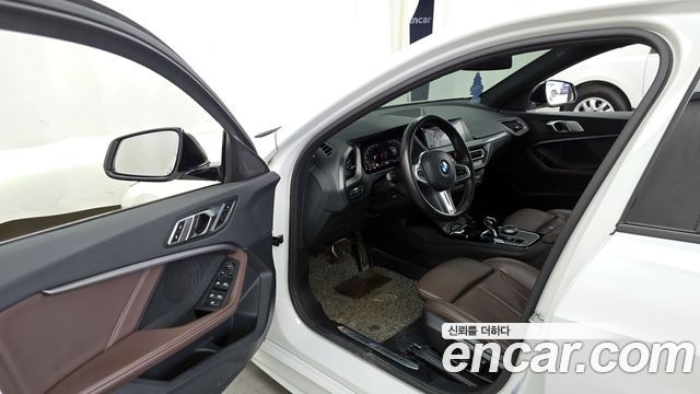 BMW 1-Series 2021 — photo 10