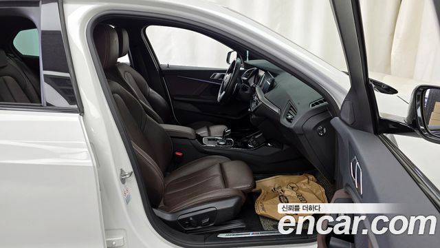 BMW 1-Series 2021 — photo 11