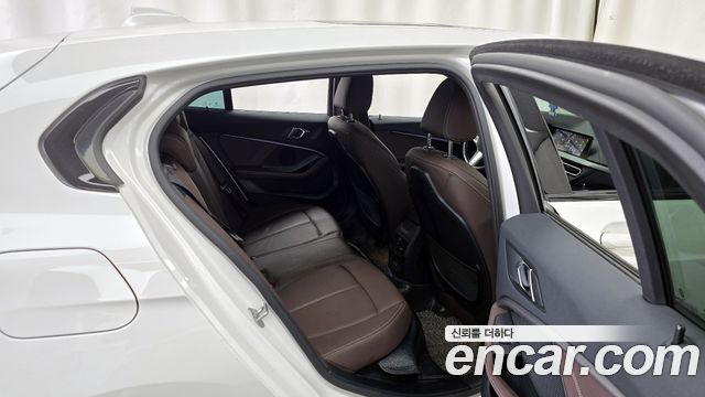 BMW 1-Series 2021 — photo 12
