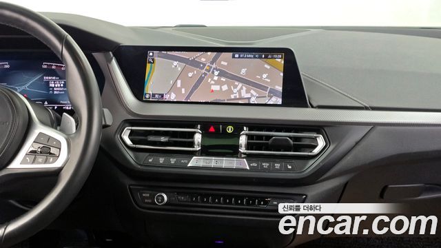 BMW 1-Series 2021 — photo 14