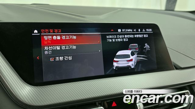 BMW 1-Series 2021 — photo 16