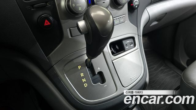 Hyundai Starex 2013 — photo 9