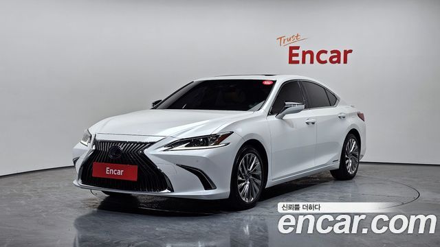 Lexus ES 2020 — photo 1