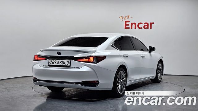Lexus ES 2020 — photo 2