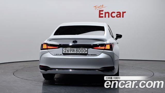 Lexus ES 2020 — photo 4