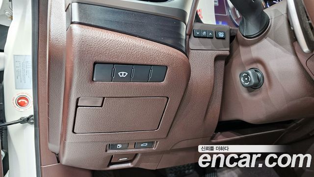 Lexus ES 2020 — photo 17