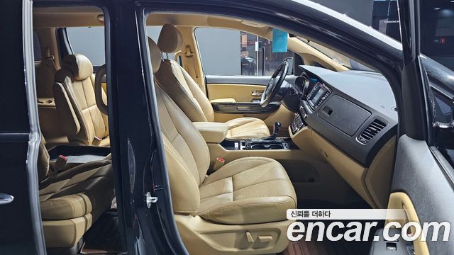 Kia Canival 2016 — photo 10