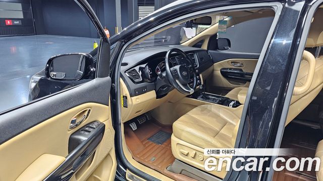 Kia Canival 2016 — photo 11