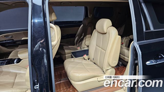 Kia Canival 2016 — photo 12