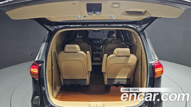 Kia Canival 2016 — photo 20
