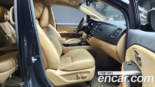 Kia Canival 2017 — photo 10