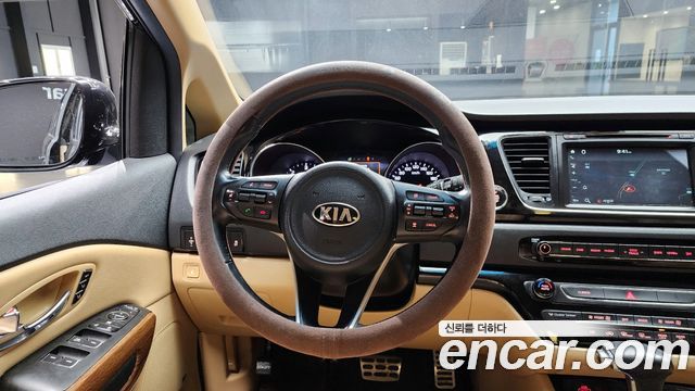 Kia Canival 2017 — photo 14
