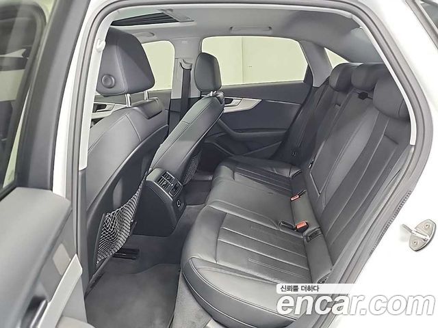 Audi A4 2018 — photo 12