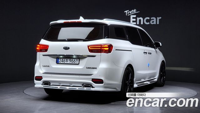 Kia Canival 2020 — photo 2