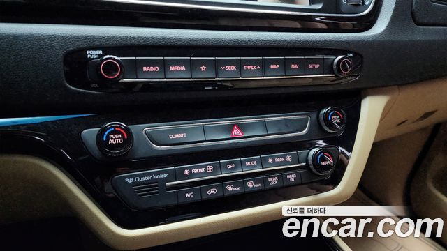 Kia Canival 2020 — photo 16