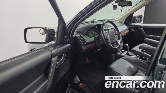 Land Rover Freelander 2010 — photo 12