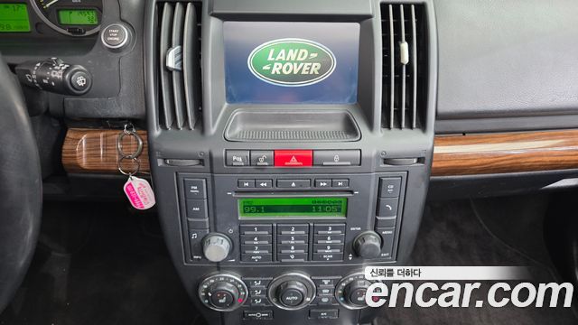 Land Rover Freelander 2010 — photo 16