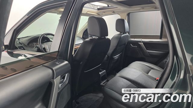 Land Rover Freelander 2010 — photo 18
