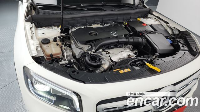 Mercedes-Benz GLB-Class 2021 — photo 6