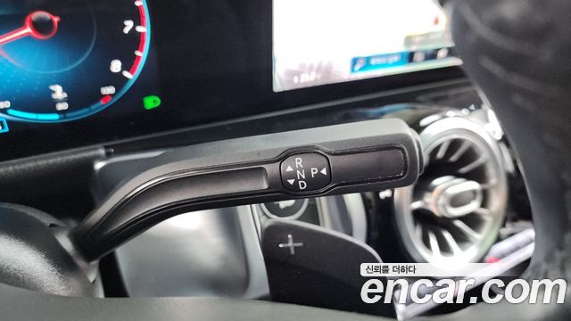 Mercedes-Benz GLB-Class 2021 — photo 9