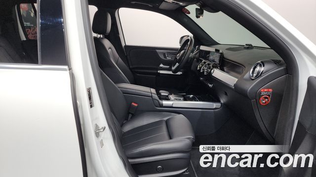 Mercedes-Benz GLB-Class 2021 — photo 11