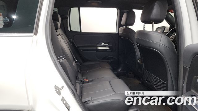 Mercedes-Benz GLB-Class 2021 — photo 12