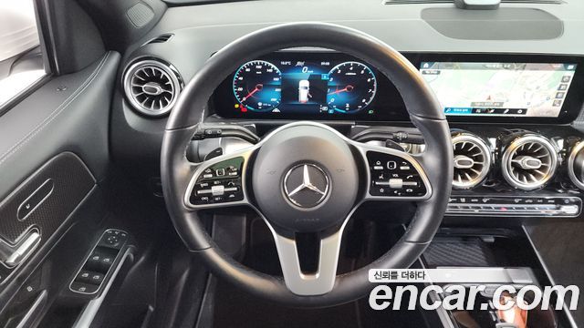 Mercedes-Benz GLB-Class 2021 — photo 13