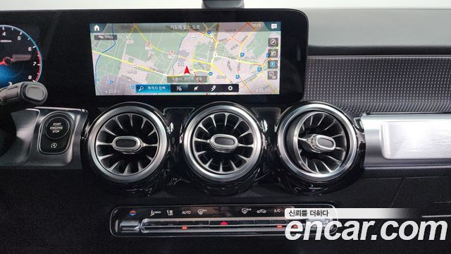 Mercedes-Benz GLB-Class 2021 — photo 15