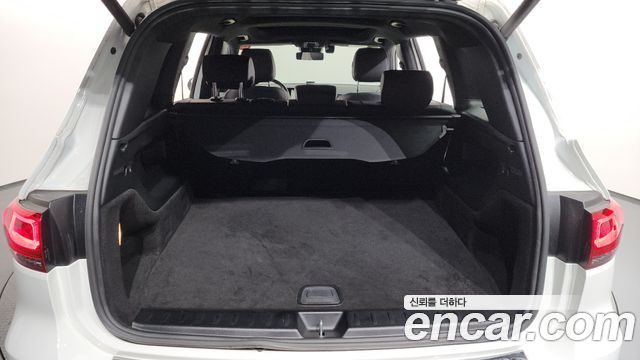 Mercedes-Benz GLB-Class 2021 — photo 20