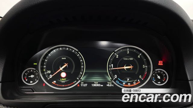 BMW 5-Series 2016 — photo 8
