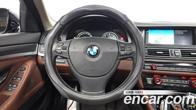 BMW 5-Series 2016 — photo 13